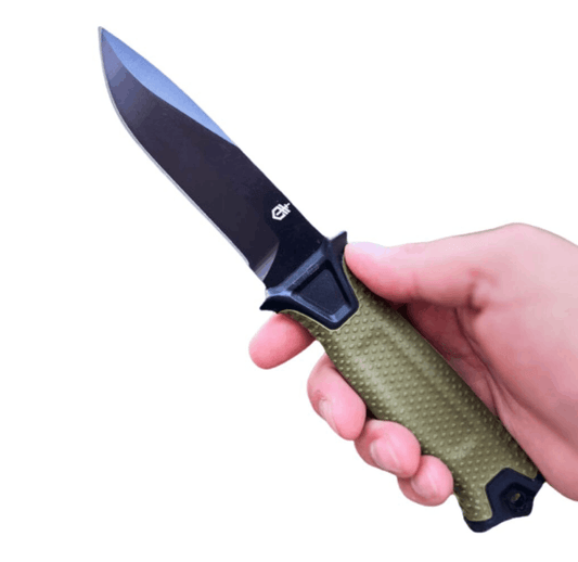 Taktikai kés vízszintes és függőleges hordtokkal