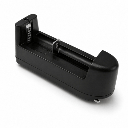 Mini Black Airsoft CREE zseblámpa újratölthető akkumulátorral és töltővel