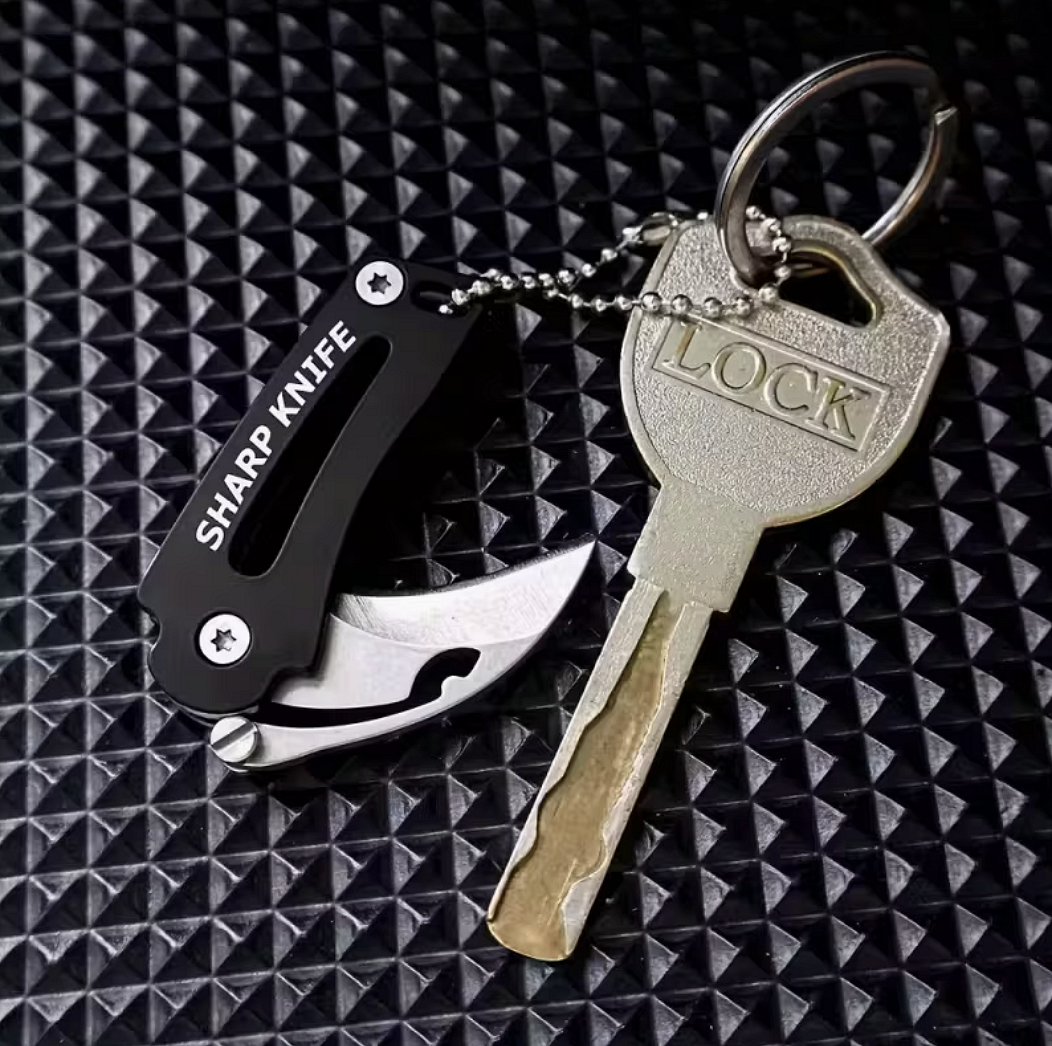 Mini összecsukható ívelt kés kulcstartóhoz – kompakt EDC eszköz
