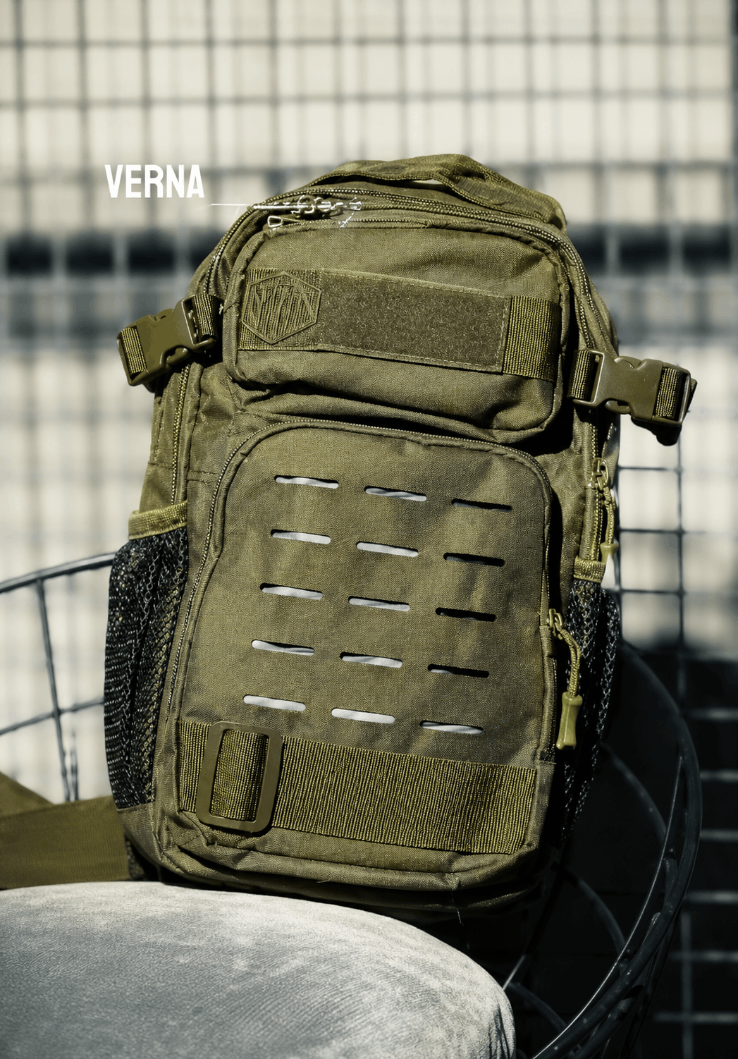 Taktikai EDC 10 literes egyvállas hátizsák MOLLE rendszerrel